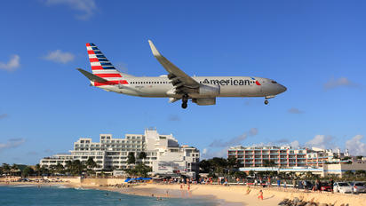 N982AN - American Airlines Boeing 737-800