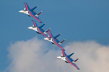 32 - Russia - Air Force &quot;Russian Knights&quot; Sukhoi Su-30SM