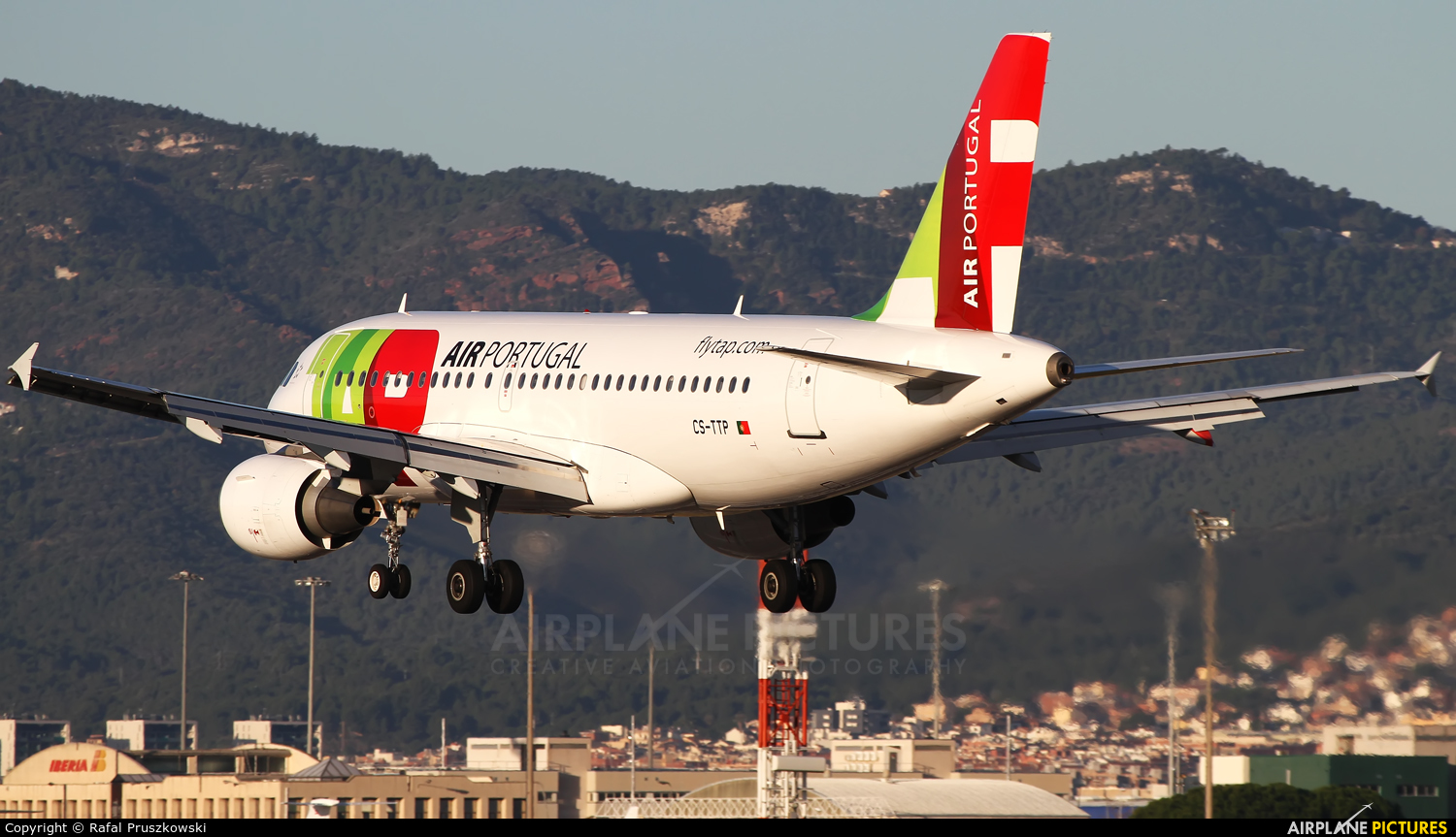 TAP Portugal CS-TTP aircraft at Barcelona - El Prat