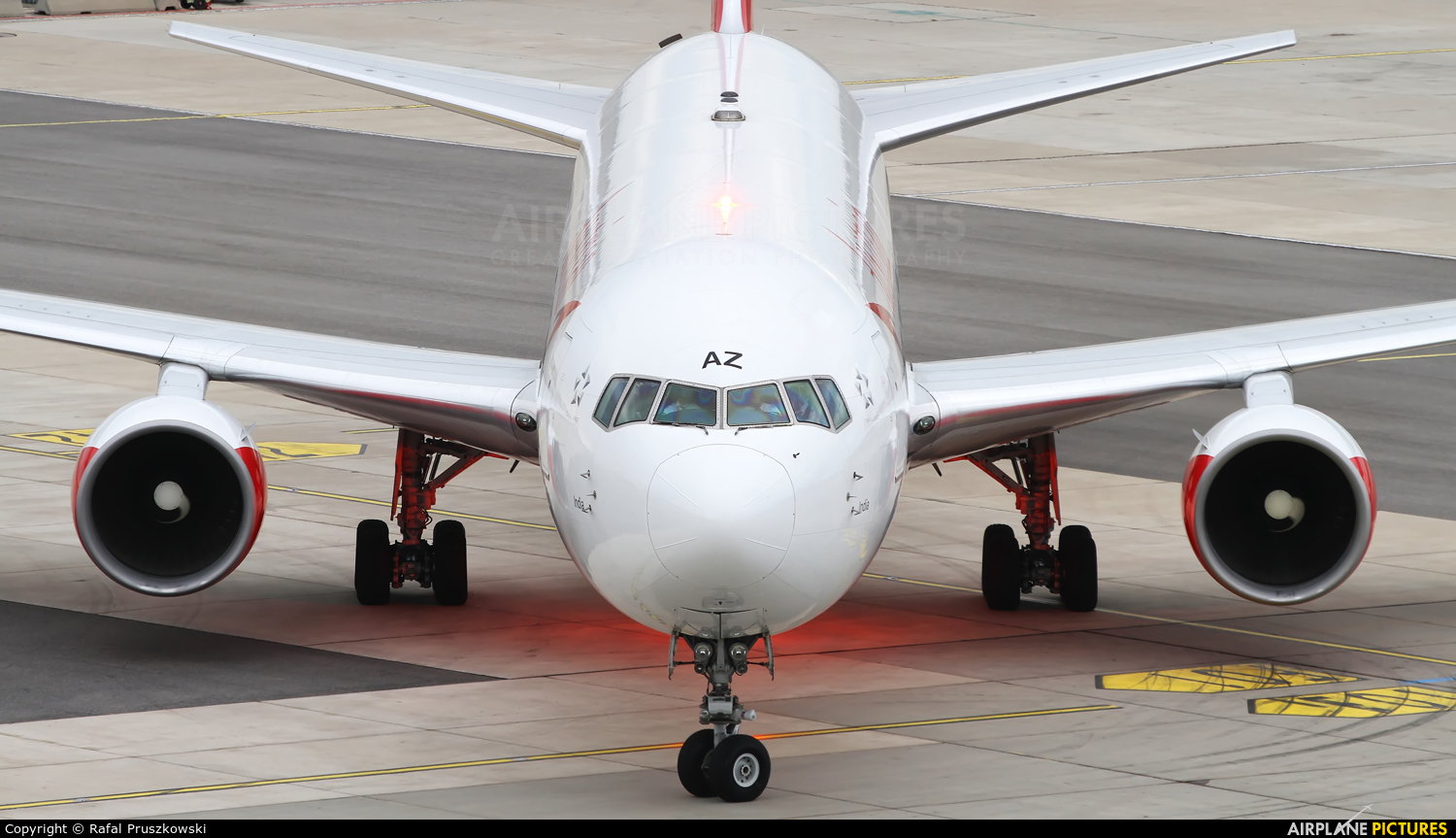 Austrian Airlines/Arrows/Tyrolean OE-LAZ aircraft at Vienna - Schwechat