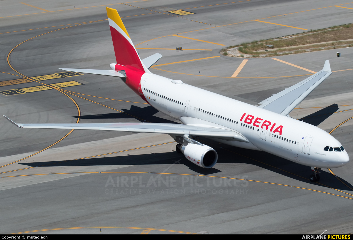 Iberia EC-MMG aircraft at Madrid - Barajas