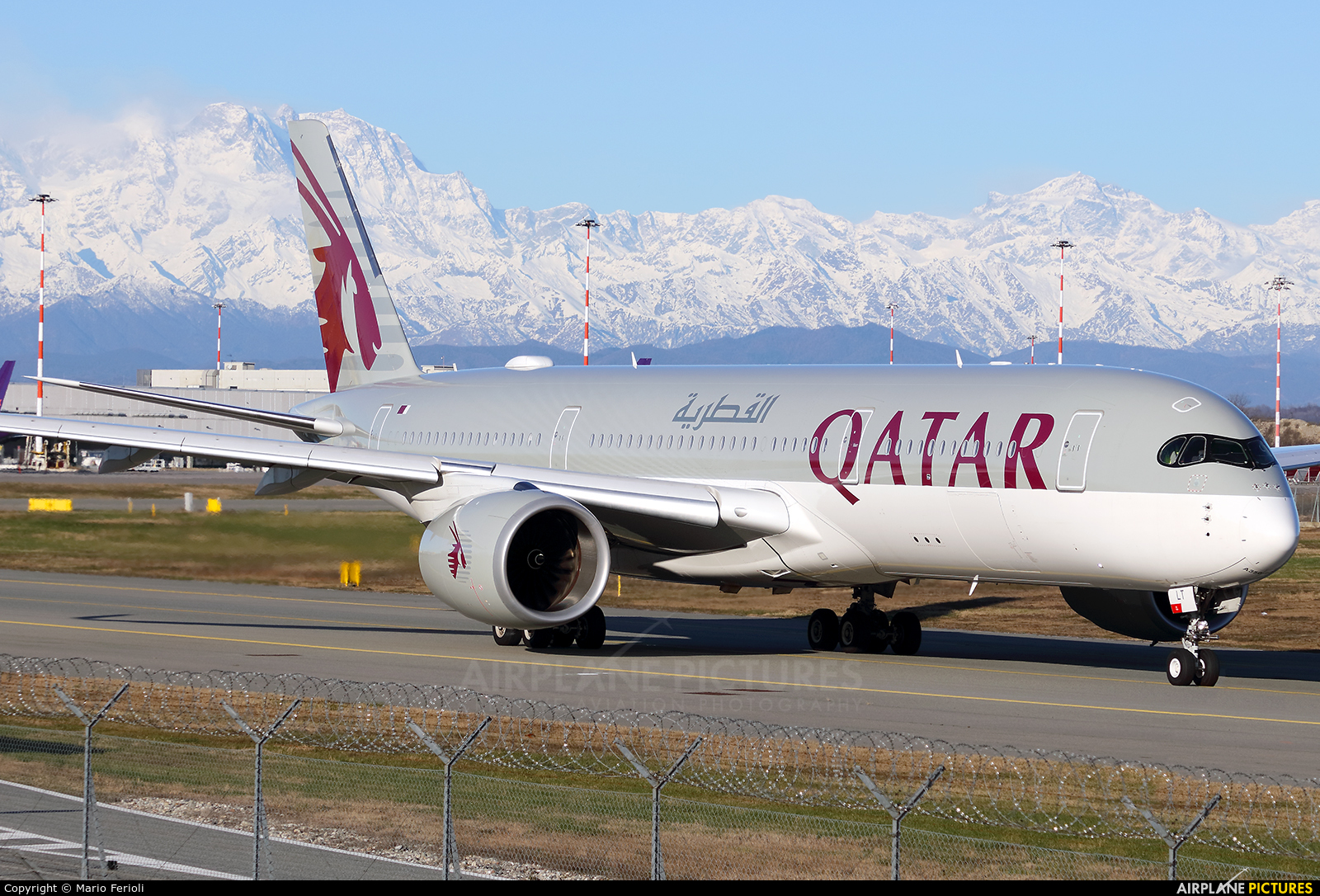 Qatar Airways A7-AMJ aircraft at Milan - Malpensa