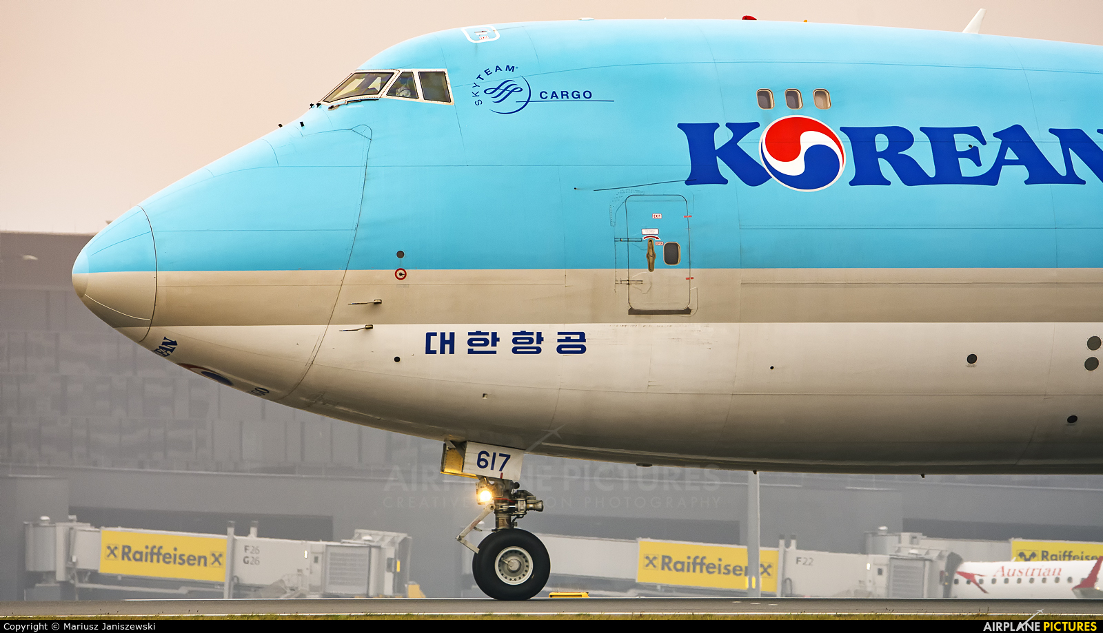 Korean Air Cargo HL7617 aircraft at Vienna - Schwechat
