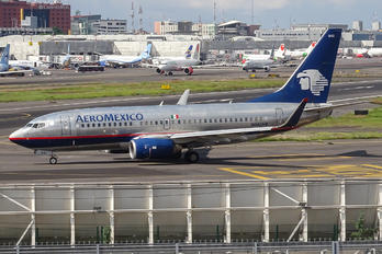 N842AM - Aeromexico Boeing 737-700