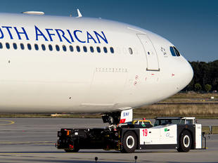 ZS-SNI - South African Airways Airbus A340-600