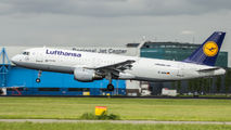 D-AIQW - Lufthansa Airbus A320 aircraft