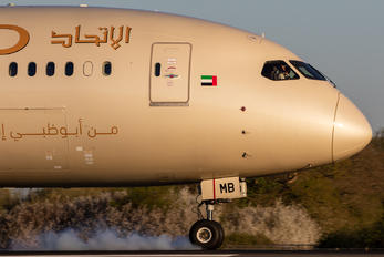 A6-BMB - Etihad Airways Boeing 787-10 Dreamliner