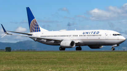 N87527 - United Airlines Boeing 737-800