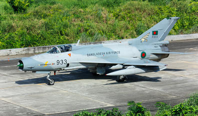 F933 - Bangladesh - Air Force Chengdu F-7BG