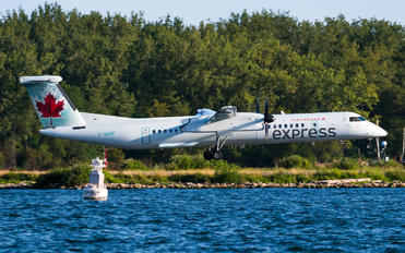 C-GGOF - Air Canada Express de Havilland Canada DHC-8-400Q / Bombardier Q400
