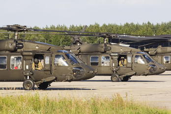 93-26519 - USA - Army Sikorsky H-60L Black hawk