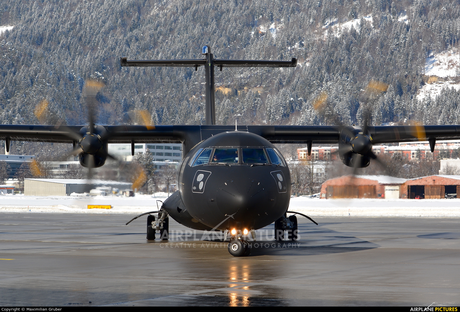 Alsie Express OY-CLY aircraft at Innsbruck