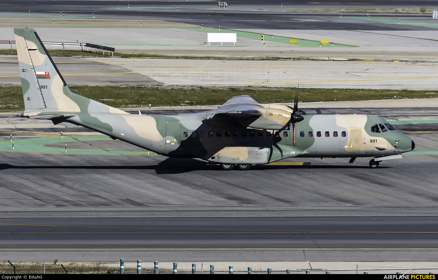Oman - Air Force 901 aircraft at Madrid - Barajas