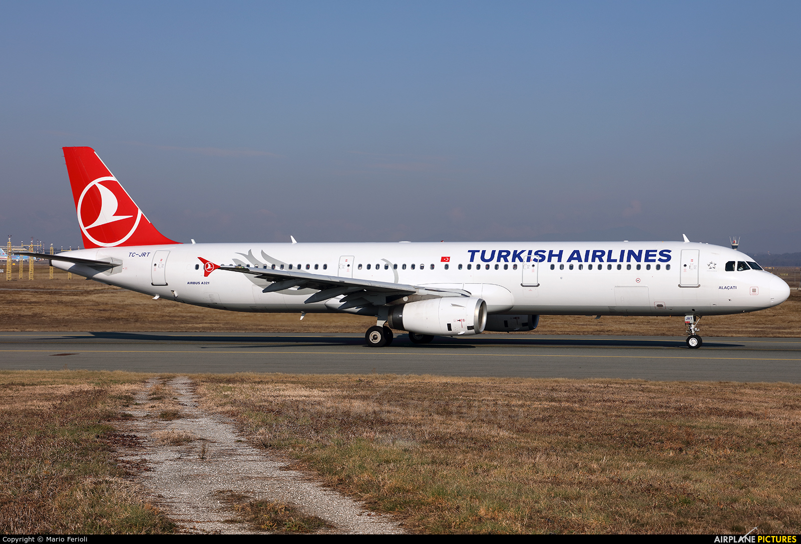Turkish Airlines TC-JRT aircraft at Milan - Malpensa