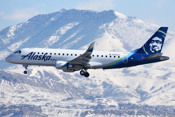 N403SY - Alaska Airlines - Skywest Embraer ERJ-175 (170-200)