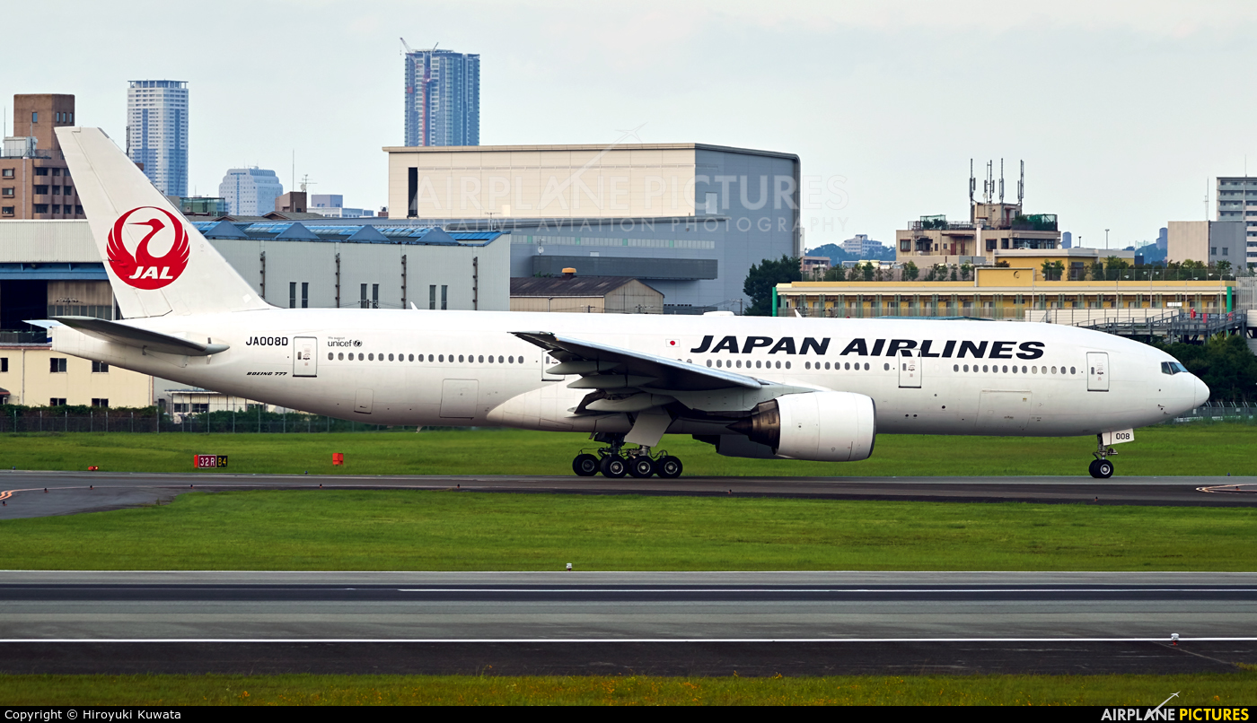 JAL - Japan Airlines JA008D aircraft at Osaka - Itami Intl