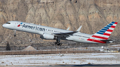 N692AA - American Airlines Boeing 757-200