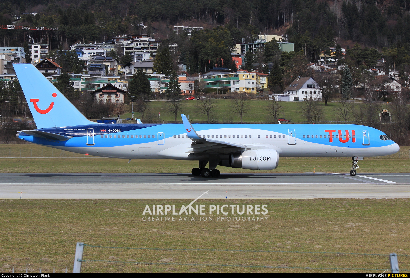 TUI Airways G-OOBC aircraft at Innsbruck