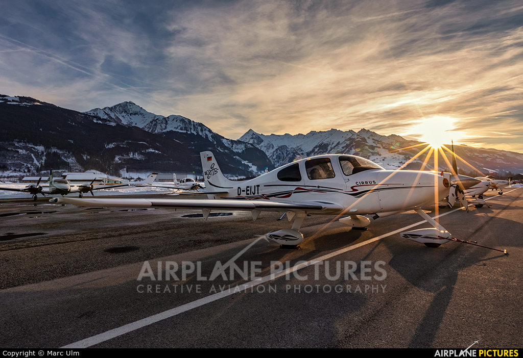 Private D-EIJT aircraft at Zell am See