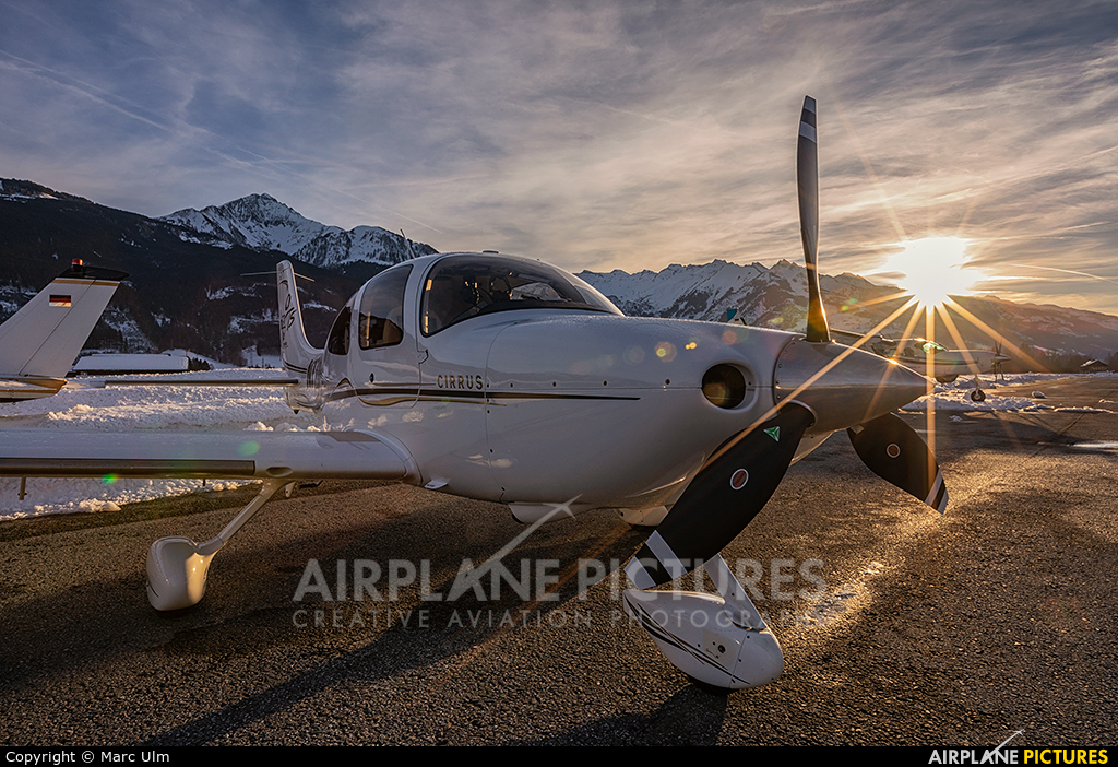 Private N7722S aircraft at Zell am See