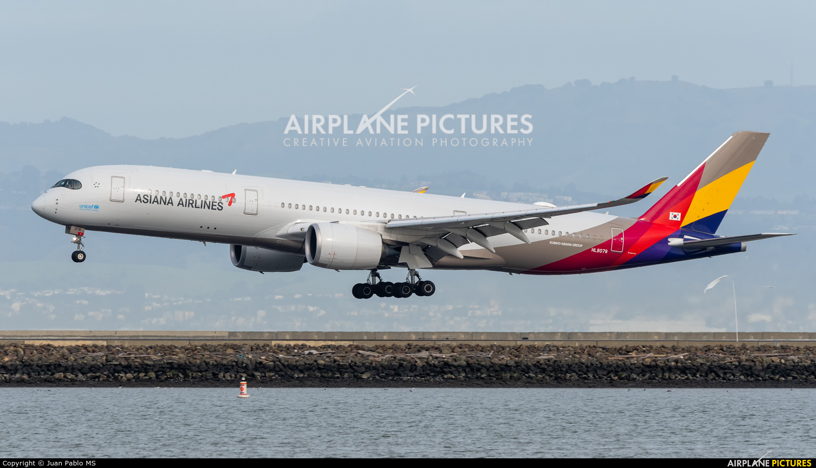 Asiana Airlines HL8078 aircraft at San Francisco Intl