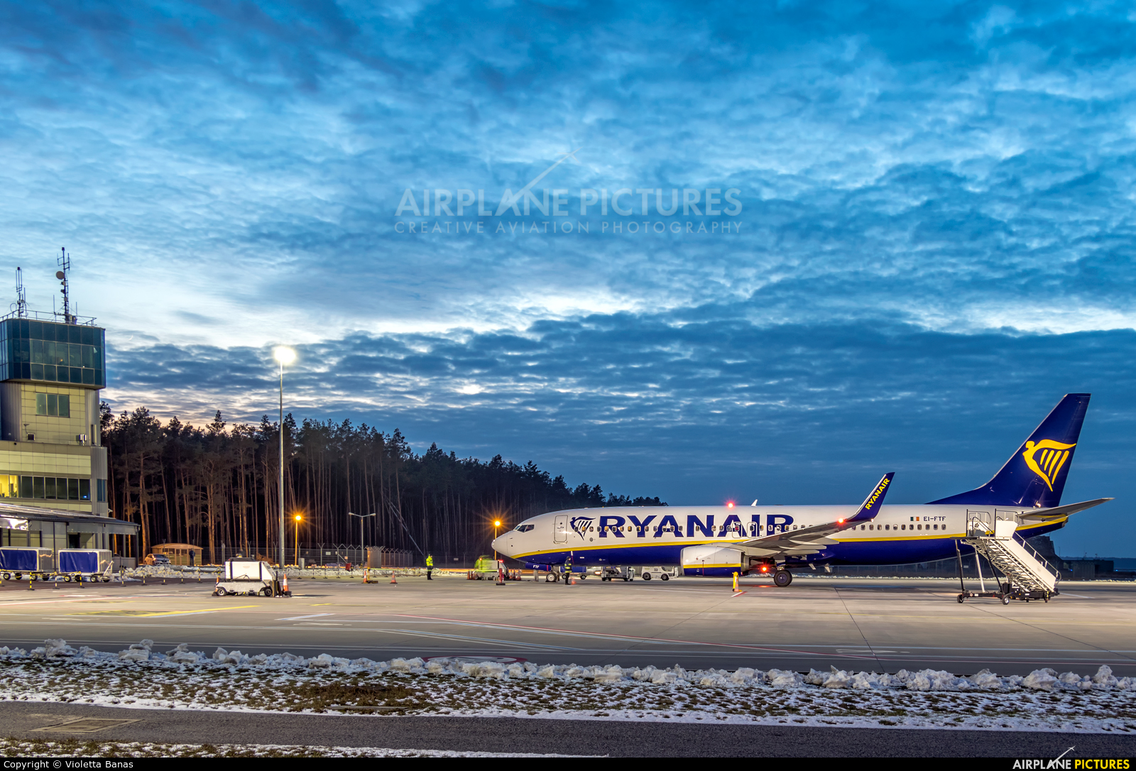 Ryanair EI-FTF aircraft at Bydgoszcz - Szwederowo