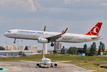 TC-JSV - Turkish Airlines Airbus A321