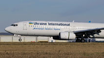 Ukraine International Airlines UR-PSB image