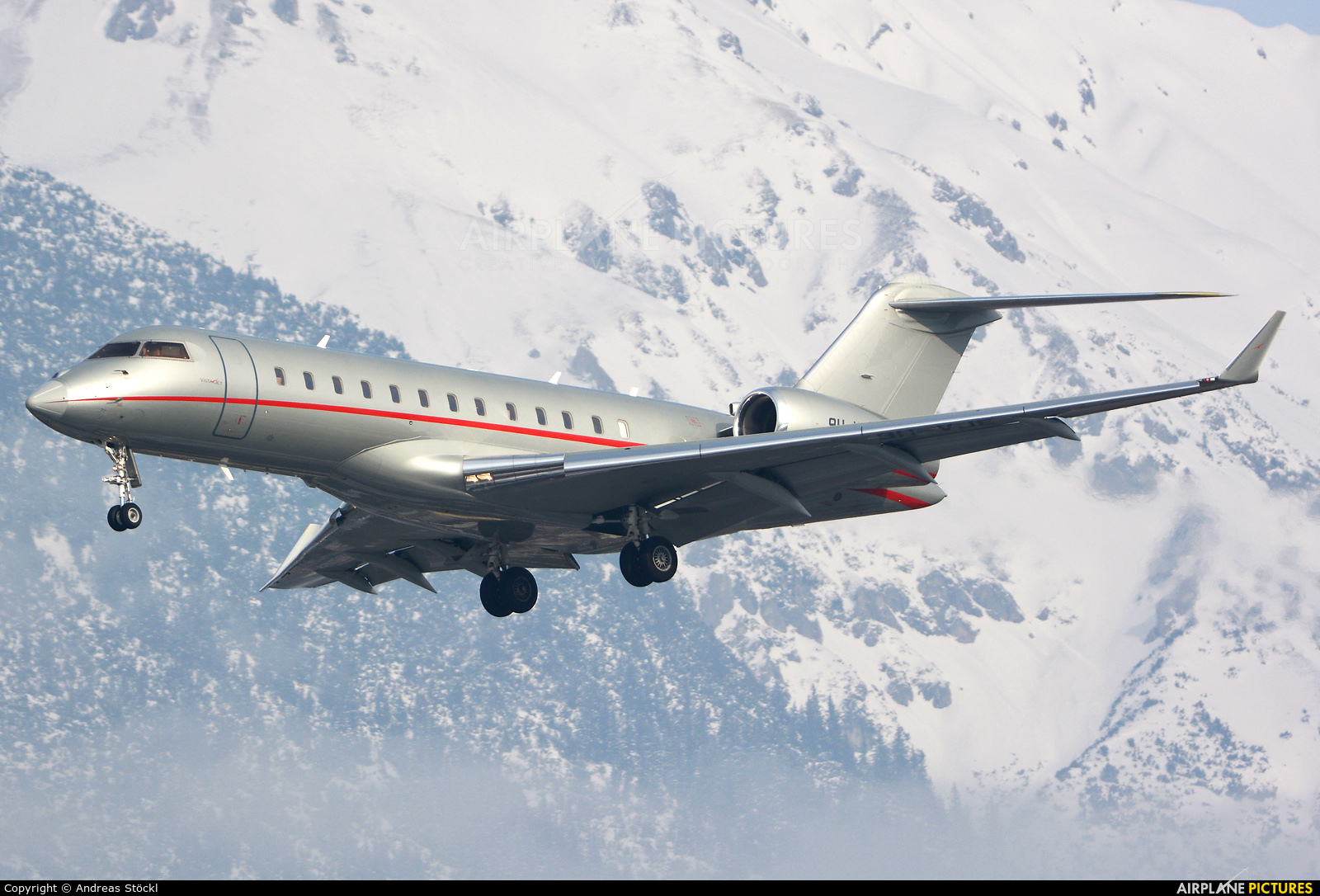 Vistajet 9H-VJE aircraft at Innsbruck