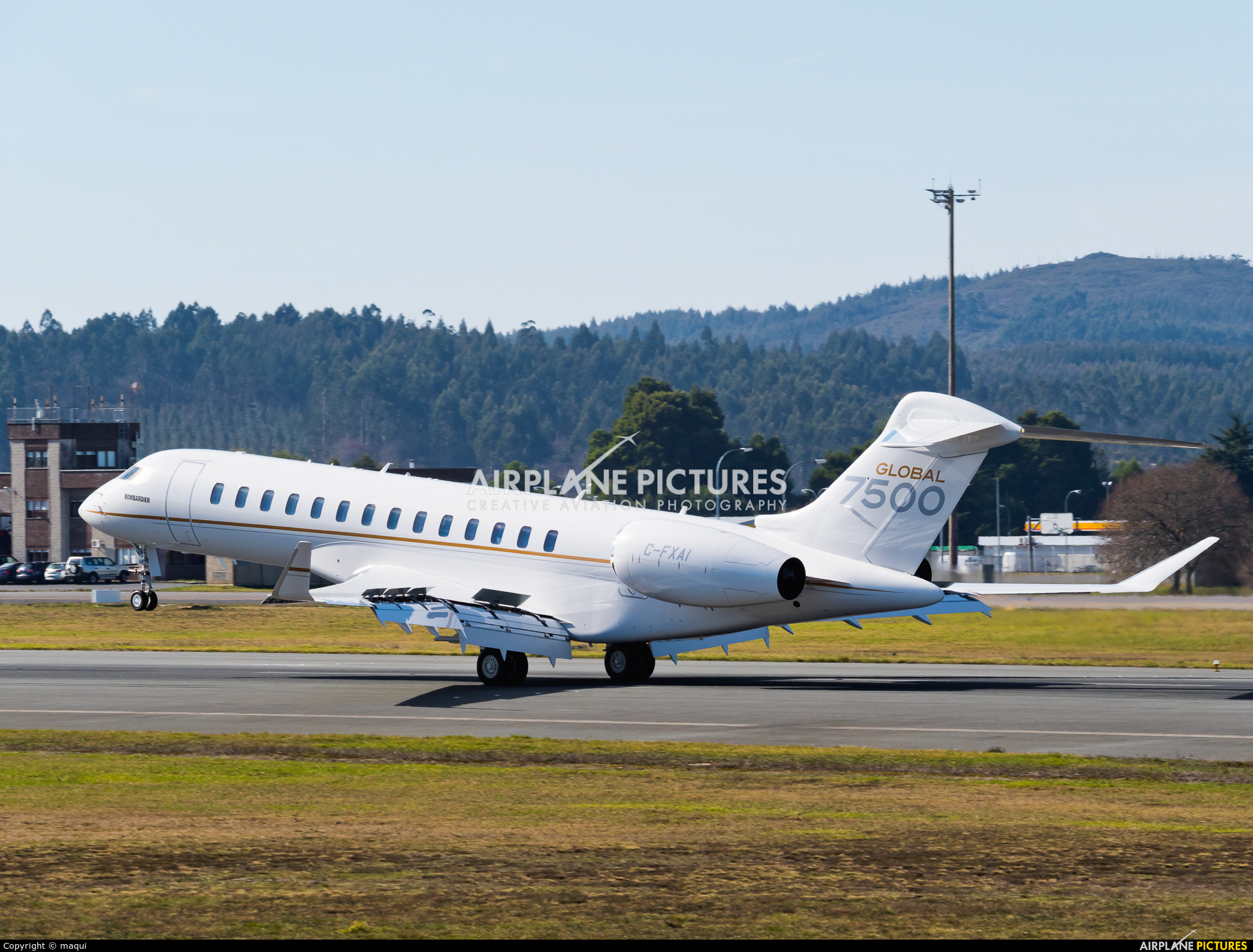 Bombardier C-FXAI aircraft at Santiago de Compostela