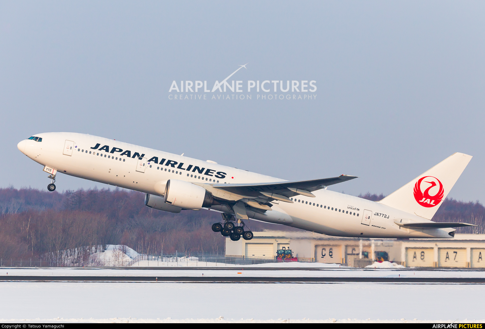 JAL - Japan Airlines JA772J aircraft at New Chitose