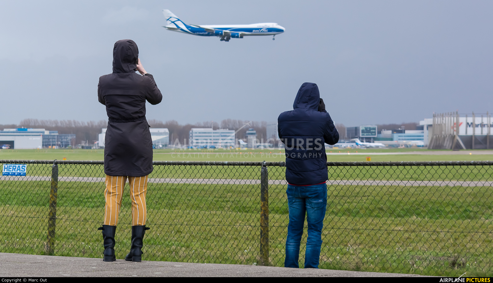 - Airport Overview - aircraft at Amsterdam - Schiphol
