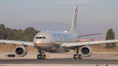 A6-EYT - Etihad Airways Airbus A330-200