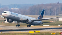 N76054 - United Airlines Boeing 767-400ER aircraft