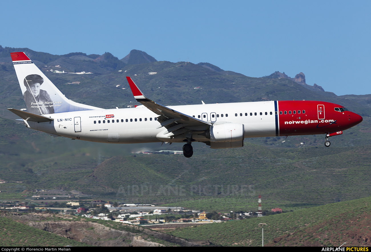 Norwegian Air Shuttle LN-NIC aircraft at Aeropuerto de Gran Canaria
