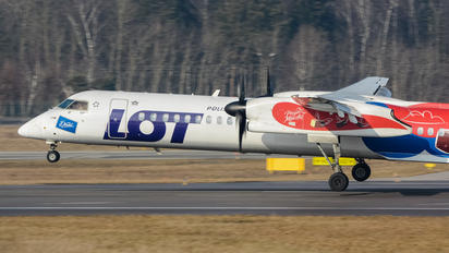 SP-EQF - LOT - Polish Airlines de Havilland Canada DHC-8-402Q Dash 8