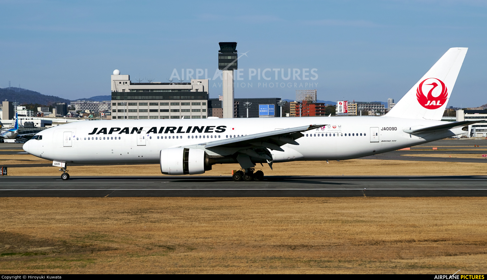 JAL - Japan Airlines JA009D aircraft at Osaka - Itami Intl