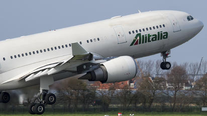 I-EJGB - Alitalia Airbus A330-200
