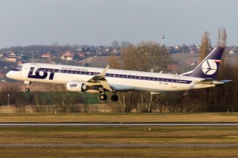 SP-LNA - LOT - Polish Airlines Embraer ERJ-190 (190-100)