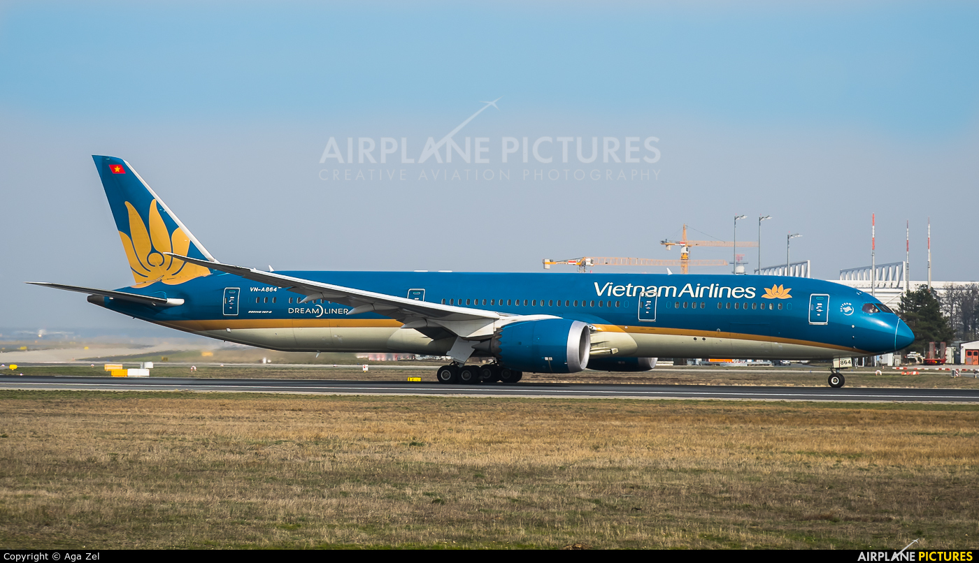 Vietnam Airlines VN-A864 aircraft at Frankfurt