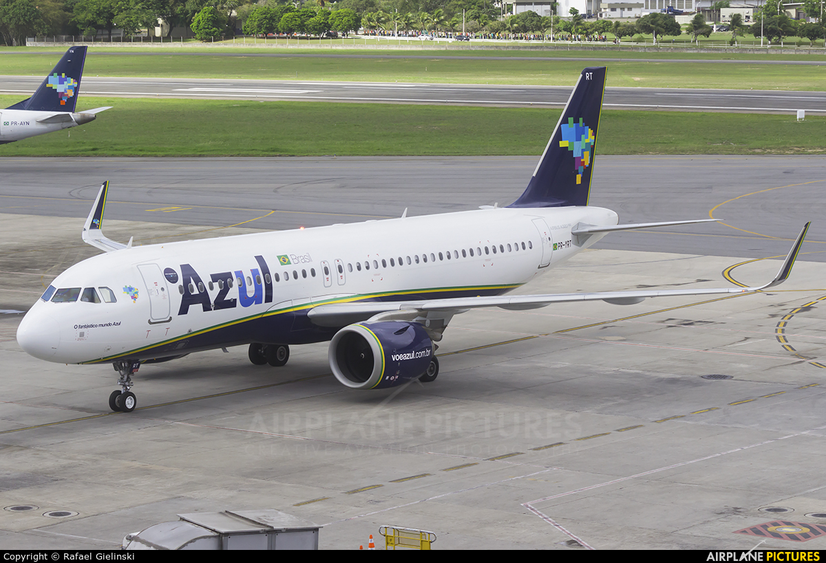Azul Linhas Aéreas PR-YRT aircraft at Recife