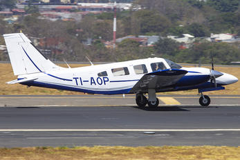 TI-AOP - Private Piper PA-34 Seneca