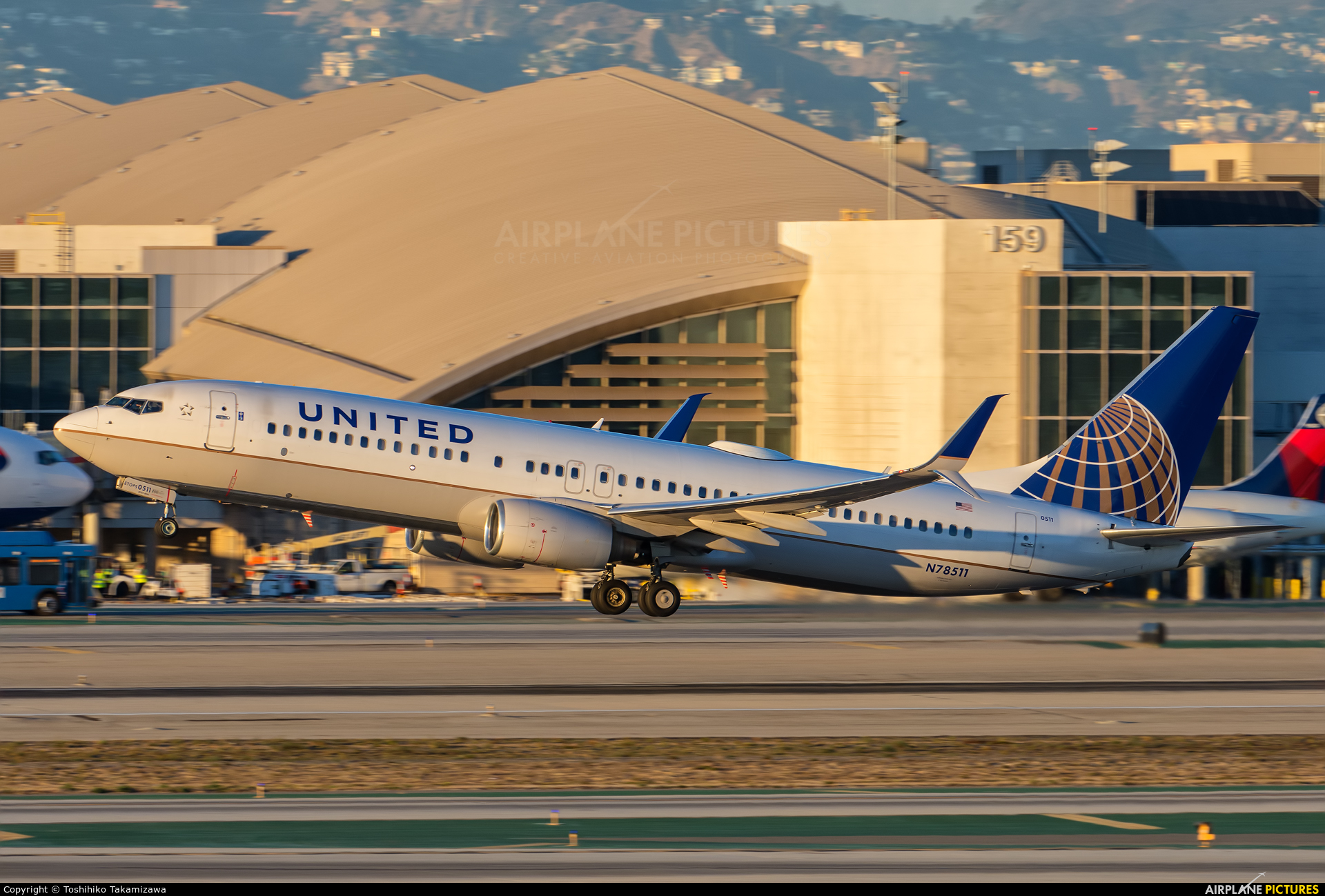 United Airlines N78511 aircraft at Los Angeles Intl