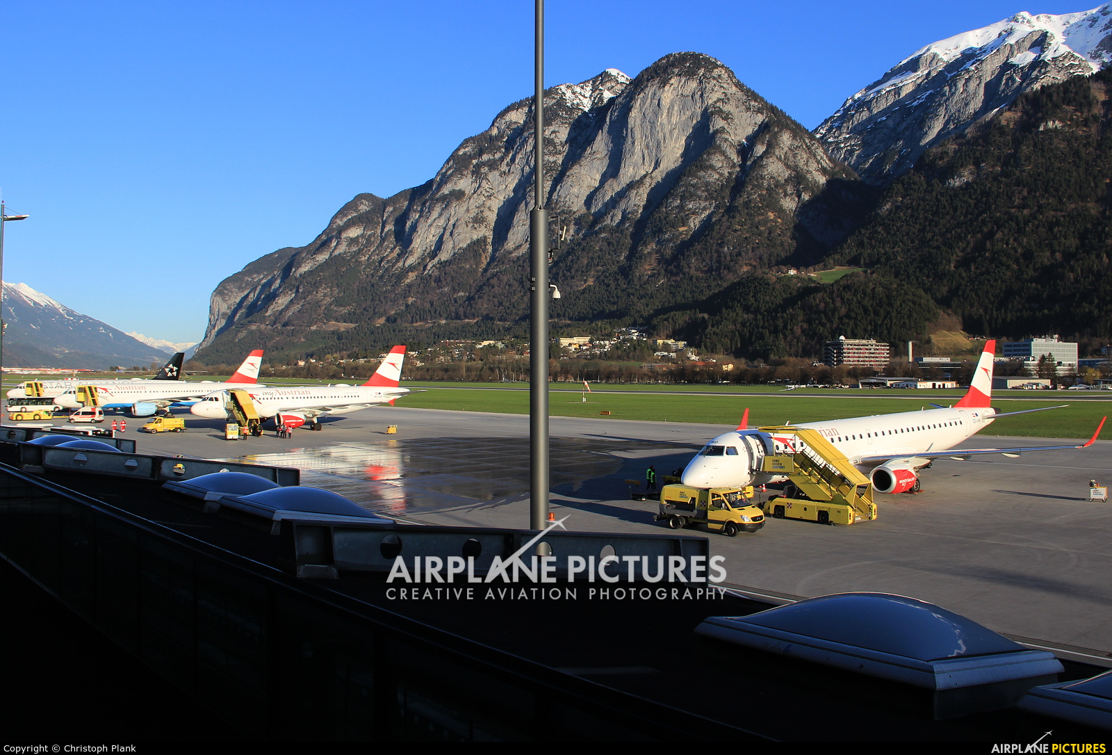 - Airport Overview LOWI aircraft at Innsbruck