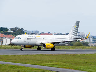 EC-MBS - Vueling Airlines Airbus A320