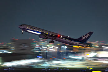JA8670 - ANA - All Nippon Airways Boeing 767-300