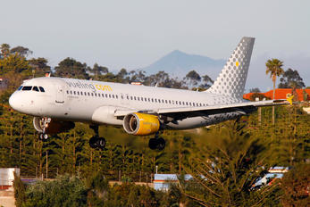 EC-LAB - Vueling Airlines Airbus A320