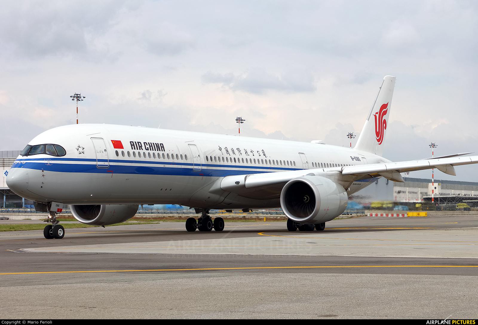 Air China B-1086 aircraft at Milan - Malpensa
