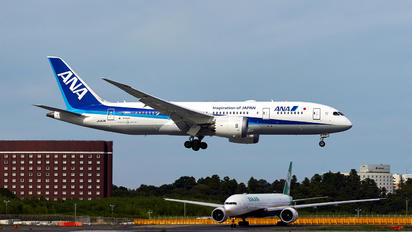 JA813A - ANA - All Nippon Airways Boeing 787-8 Dreamliner