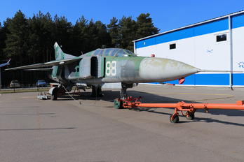 88 - Soviet Union - Air Force Mikoyan-Gurevich MiG-23UB